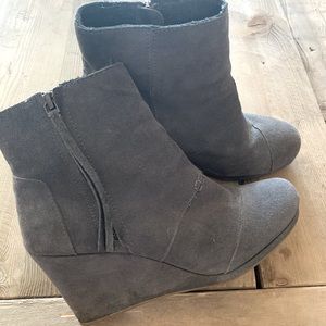Toms Suede Booties